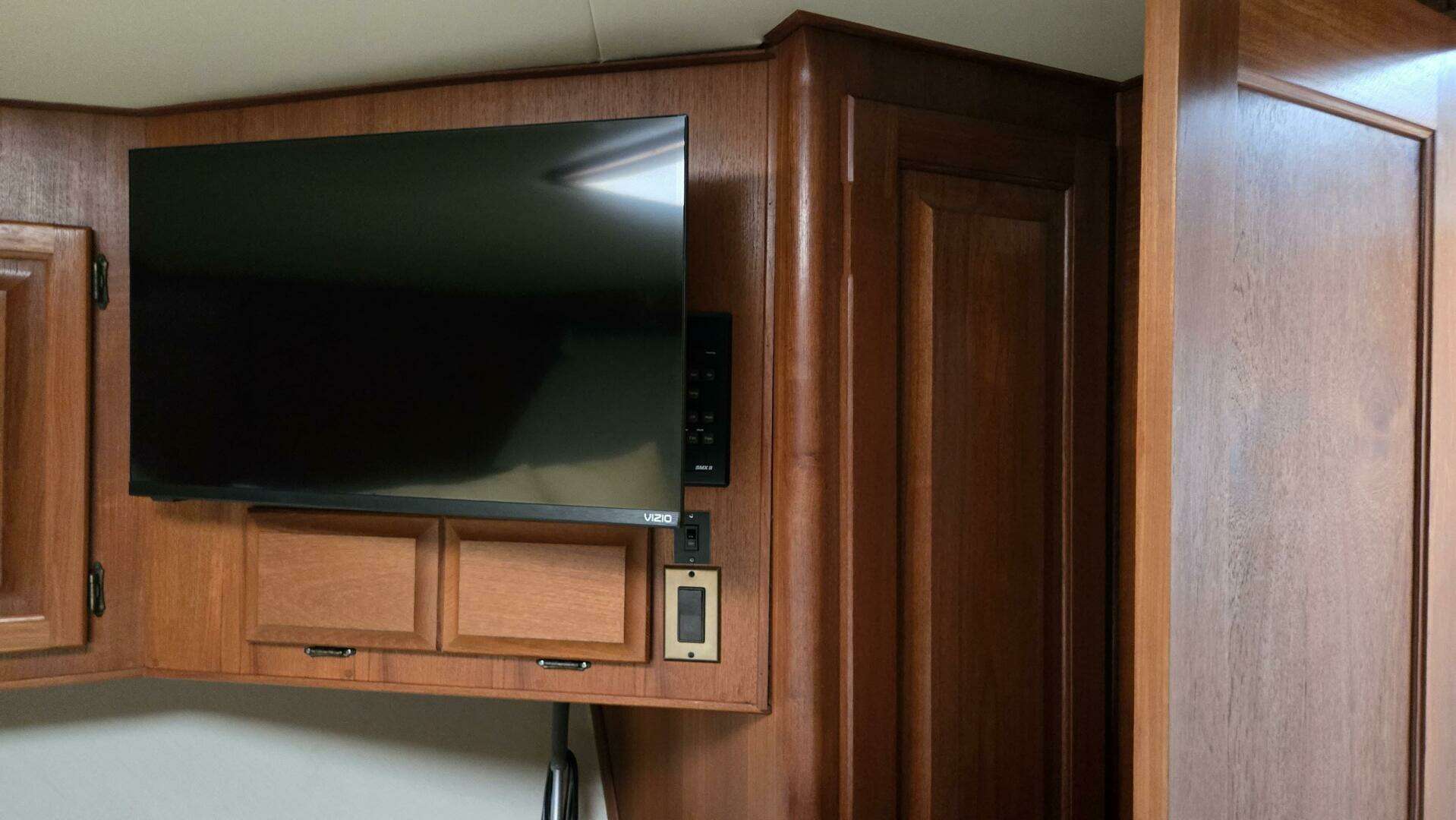 1989 Viking 45 Convertible - Image 22