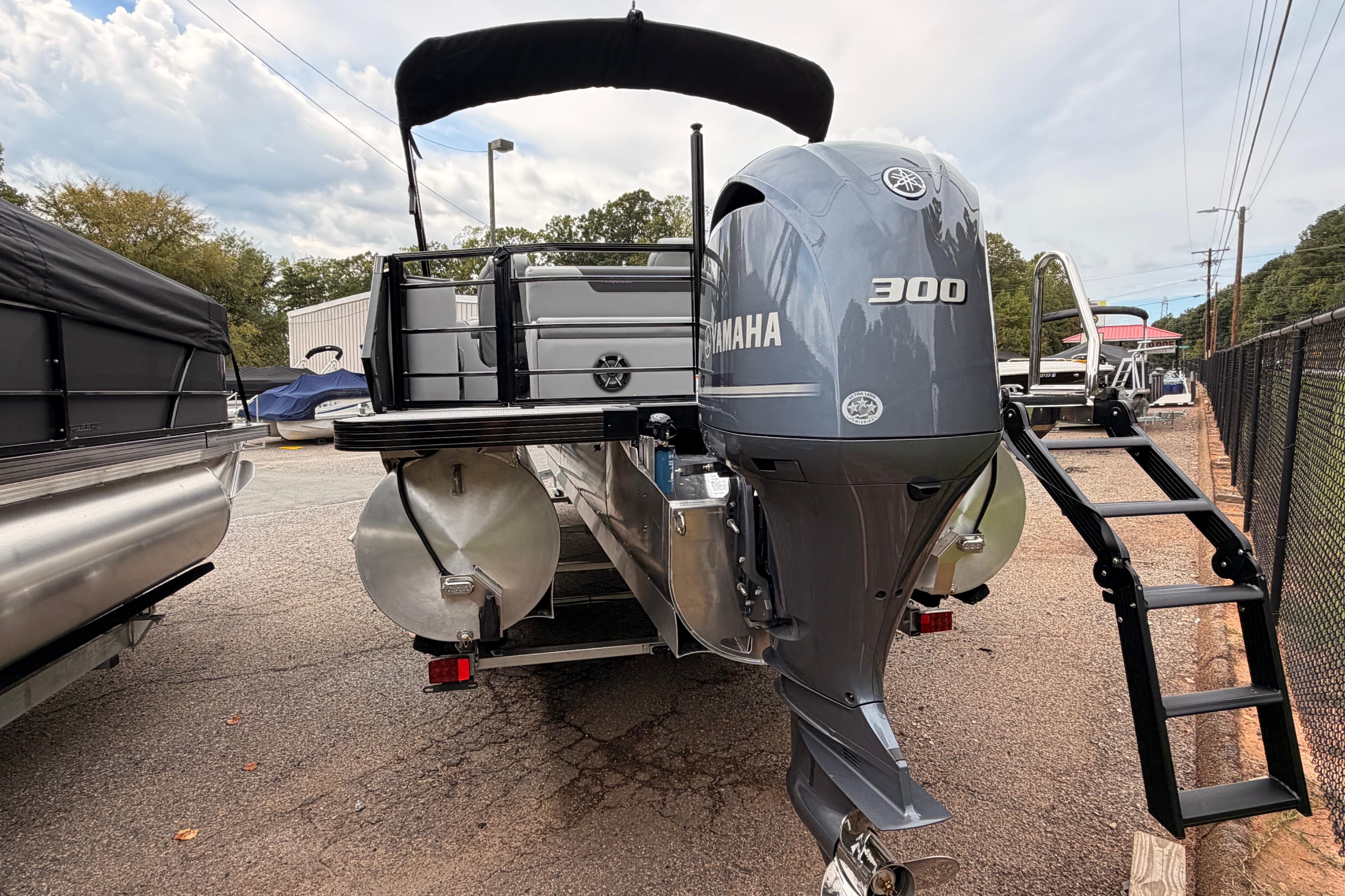 2026 Veranda VR 265 VLI pontoon boat with Yamaha 300 outboard motor.