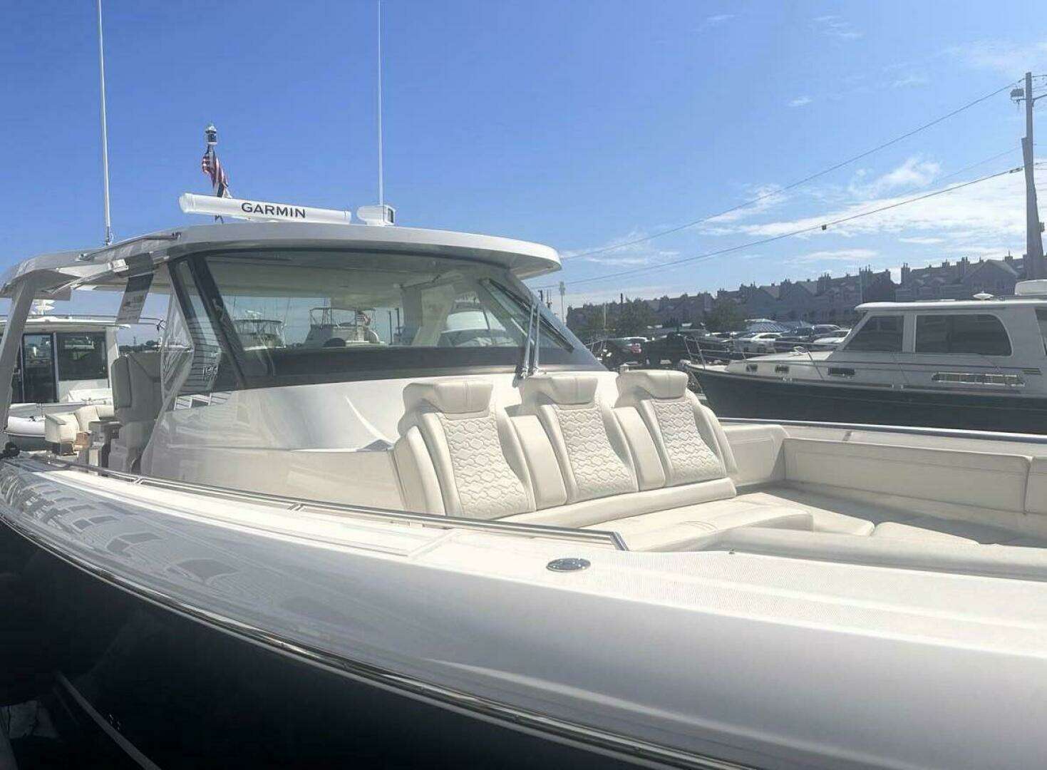 2024 Tiara Yachts 43 LS - Image 27