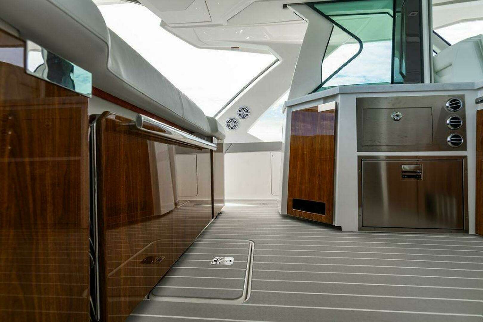 2025 Tiara Yachts 48 LS - Image 29
