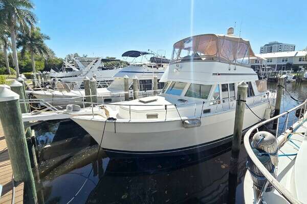 2002 Mainship 430 Trawler - Image 1
