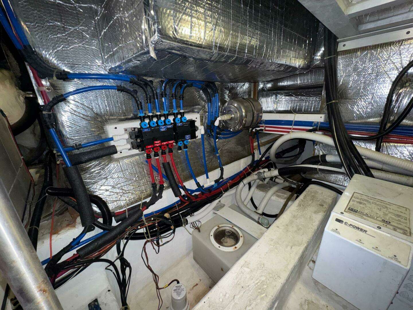 2000 Carver 506 Motor Yacht - Image 31
