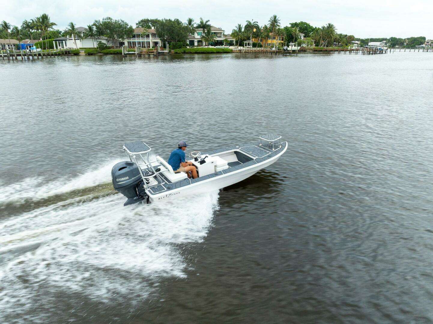 2025 BlueZones Boatworks 16' Flats - Image 2