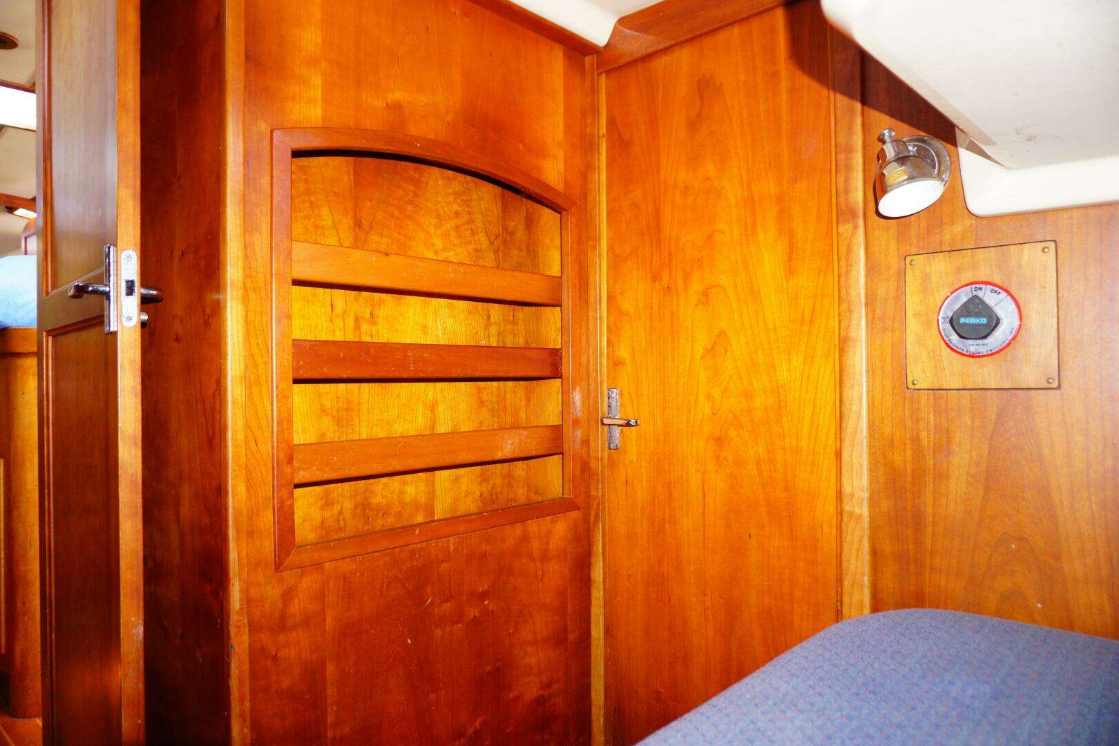1998 Sabre 402 - Image 5