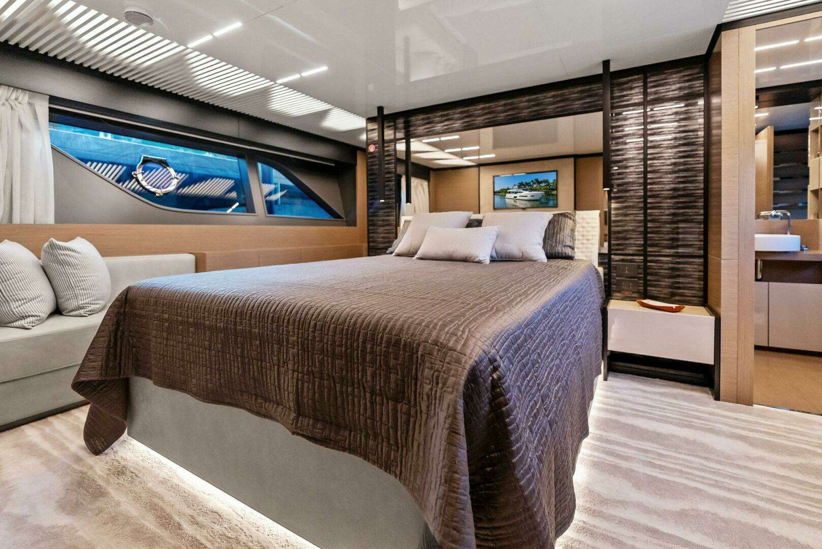 2019 Ferretti Yachts 780 - Image 38