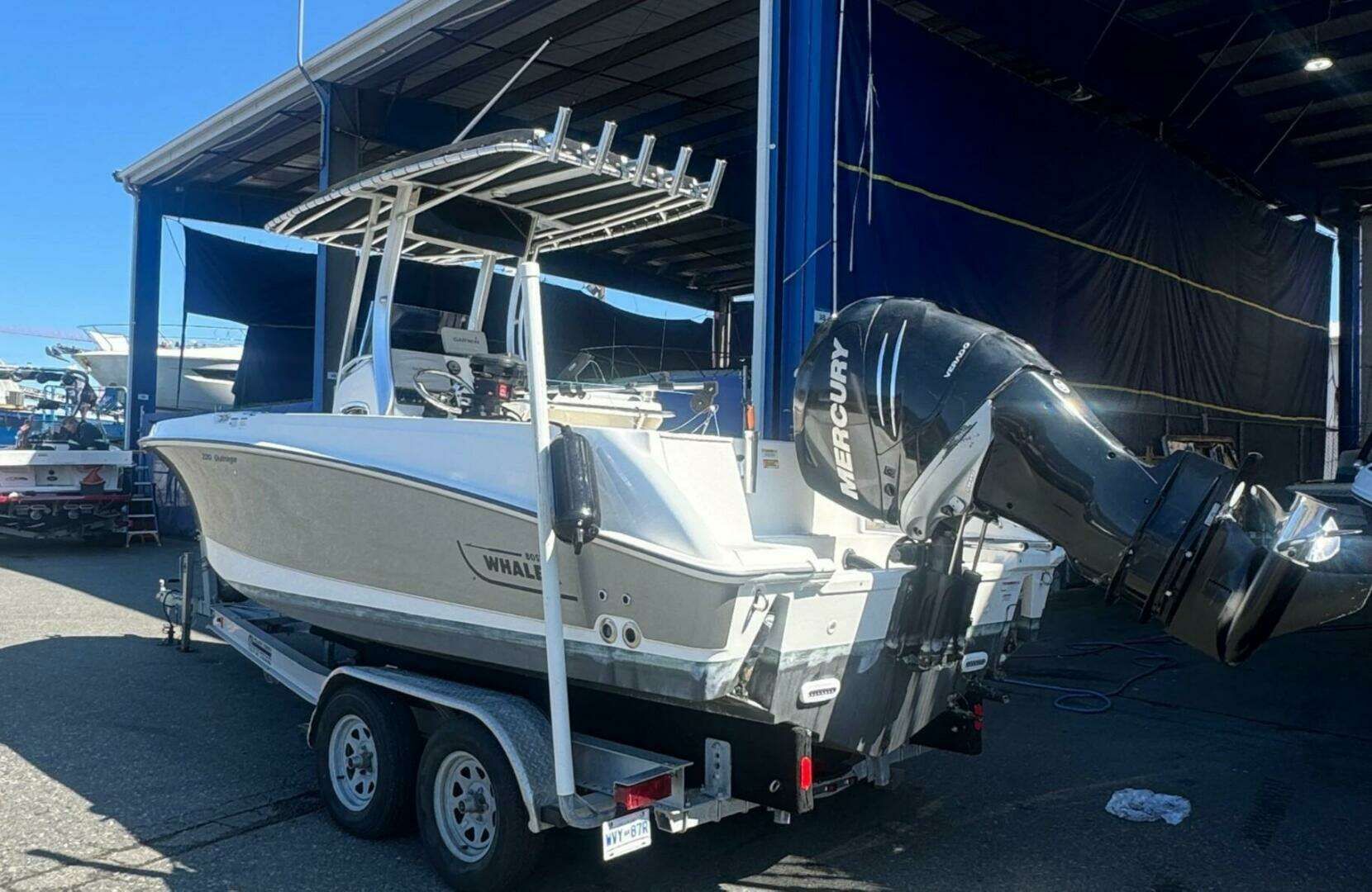 2014 Boston Whaler 220 Outrage - Image 6