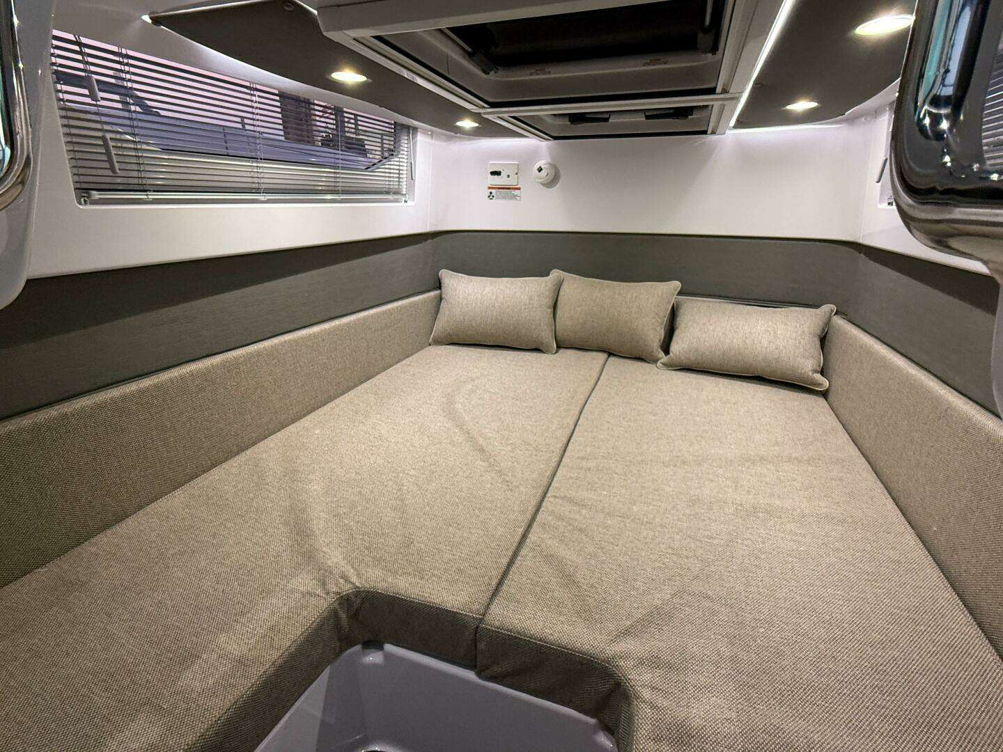 2022 Axopar 37 XC Cross Cabin - Image 36
