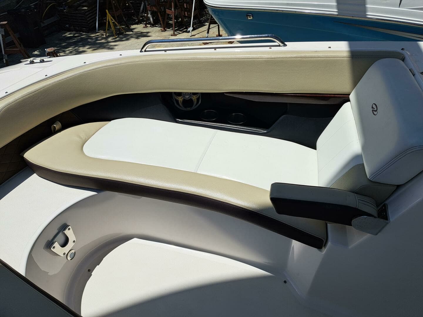 2014 Regal 2700 Bowrider - Image 17
