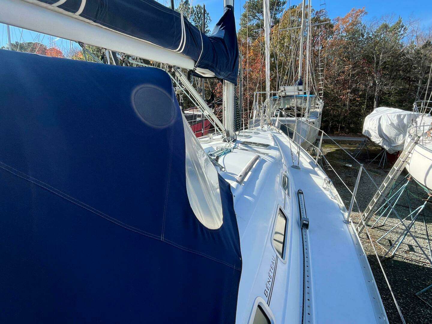 2001 Beneteau 393 - Image 9