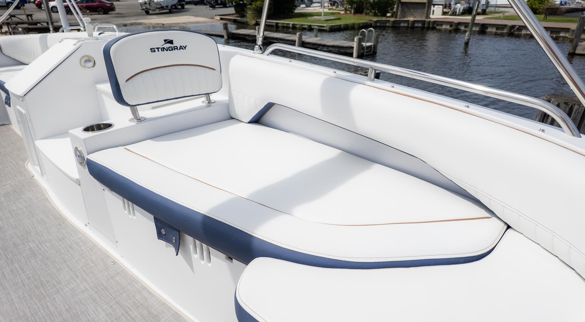 2026 Stingray 212 SC - 19