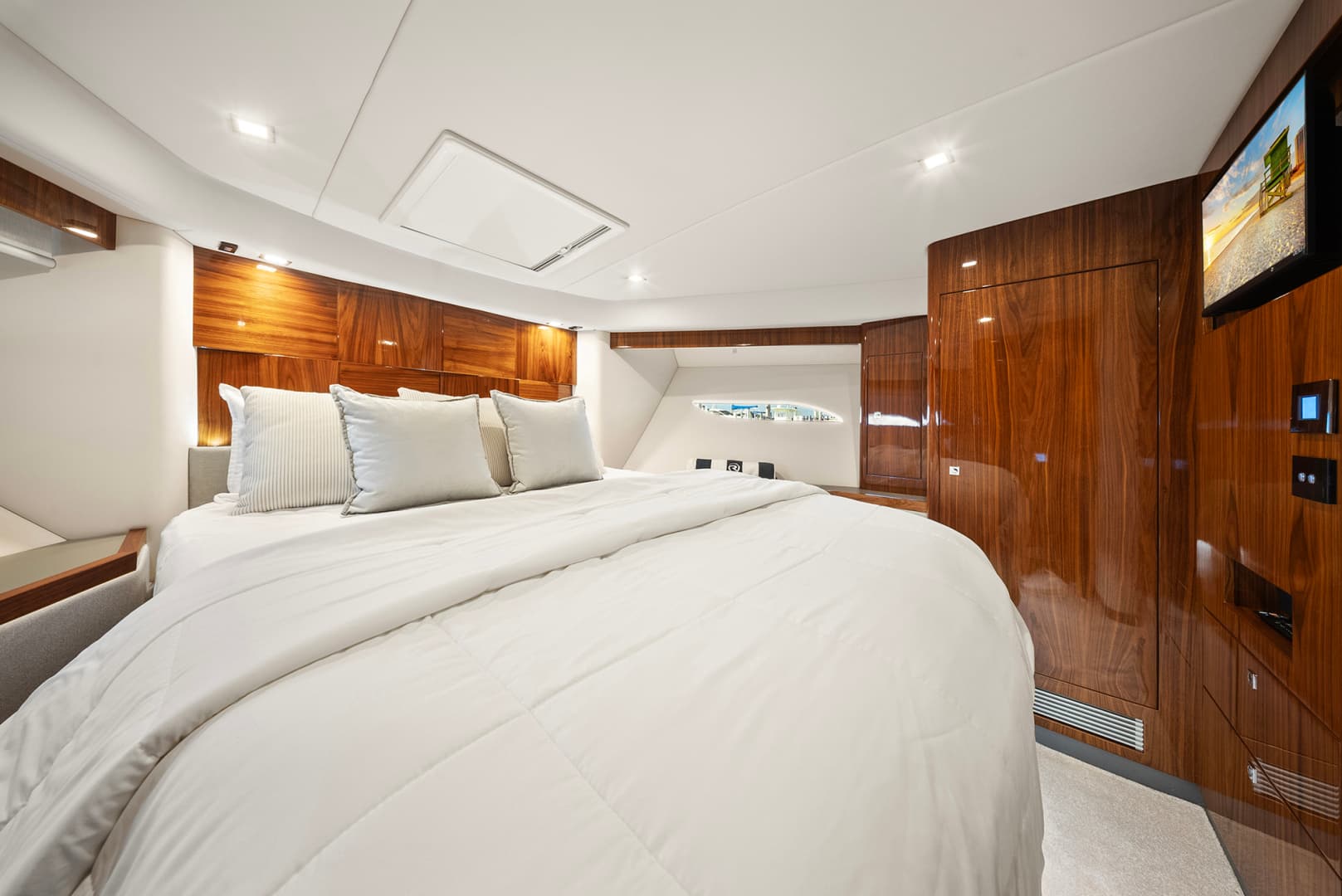 2024 Riviera 6000 SPORT YACHT - Image 69
