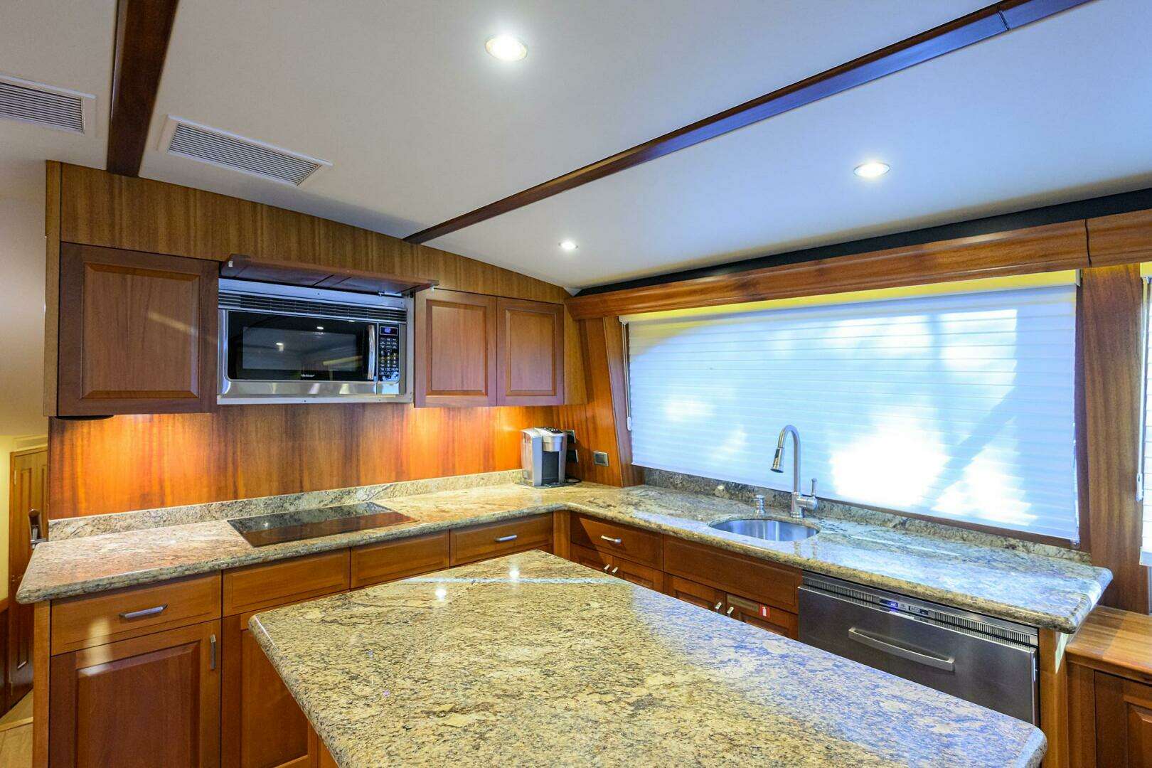 2013 Hatteras GT63 - Image 7