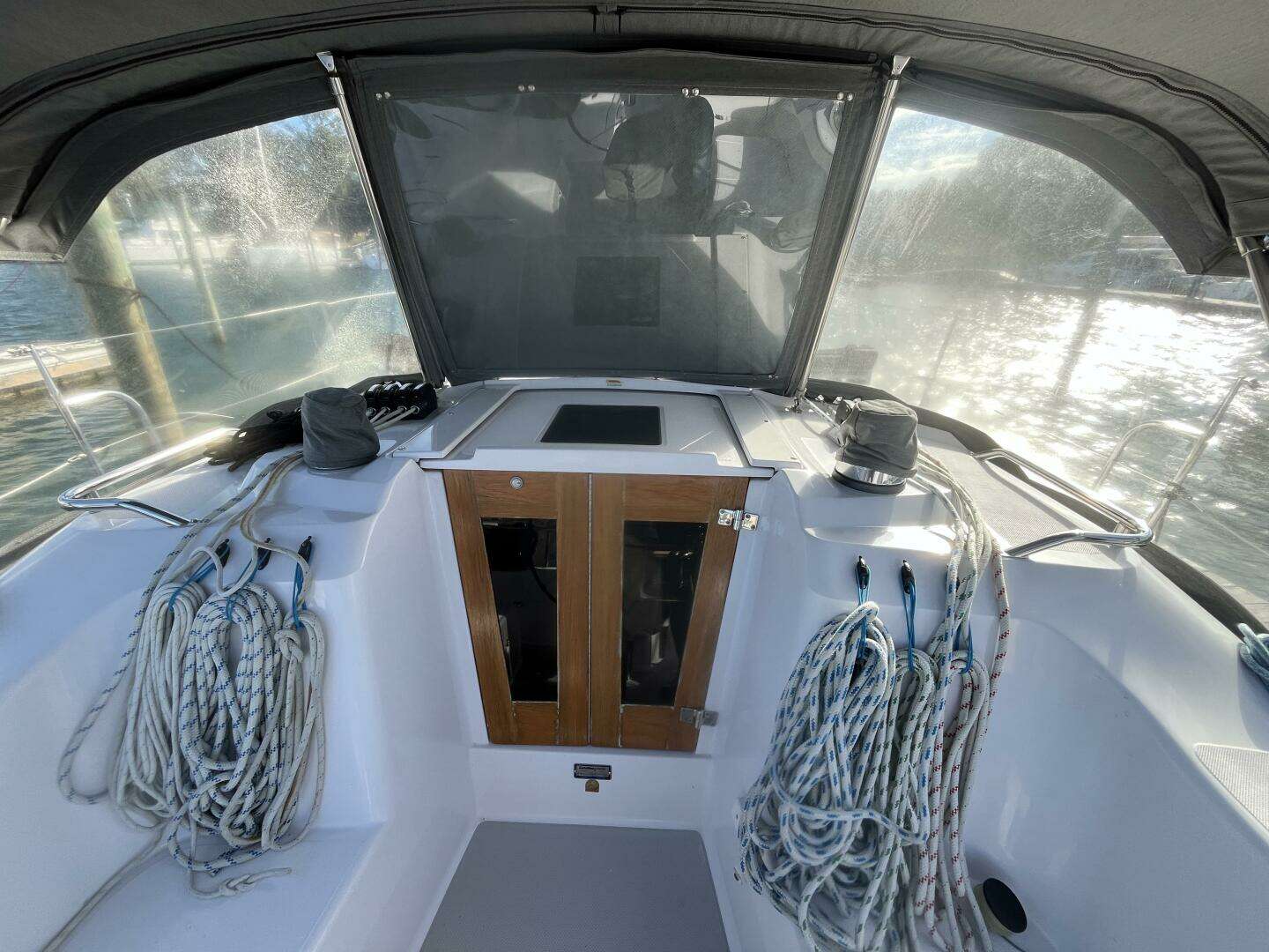 2017 Catalina 355 - Image 19
