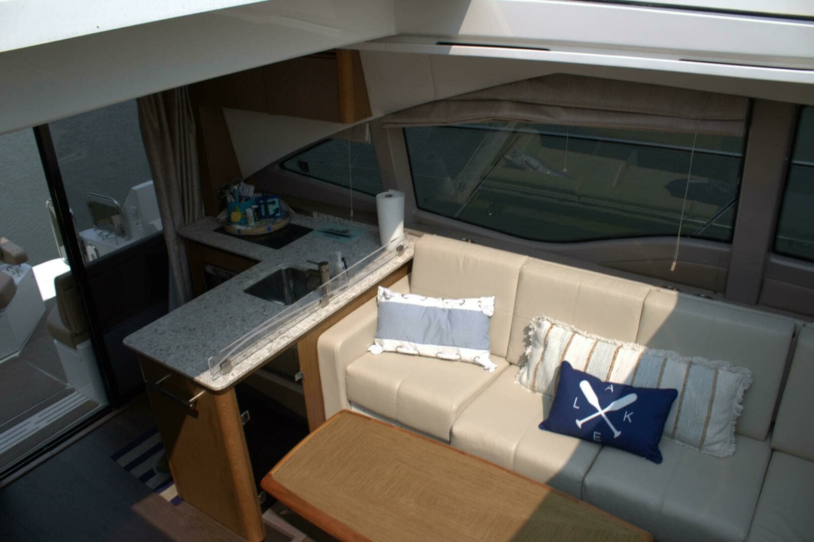 2017 Sea Ray 460 Sundancer - Image 6