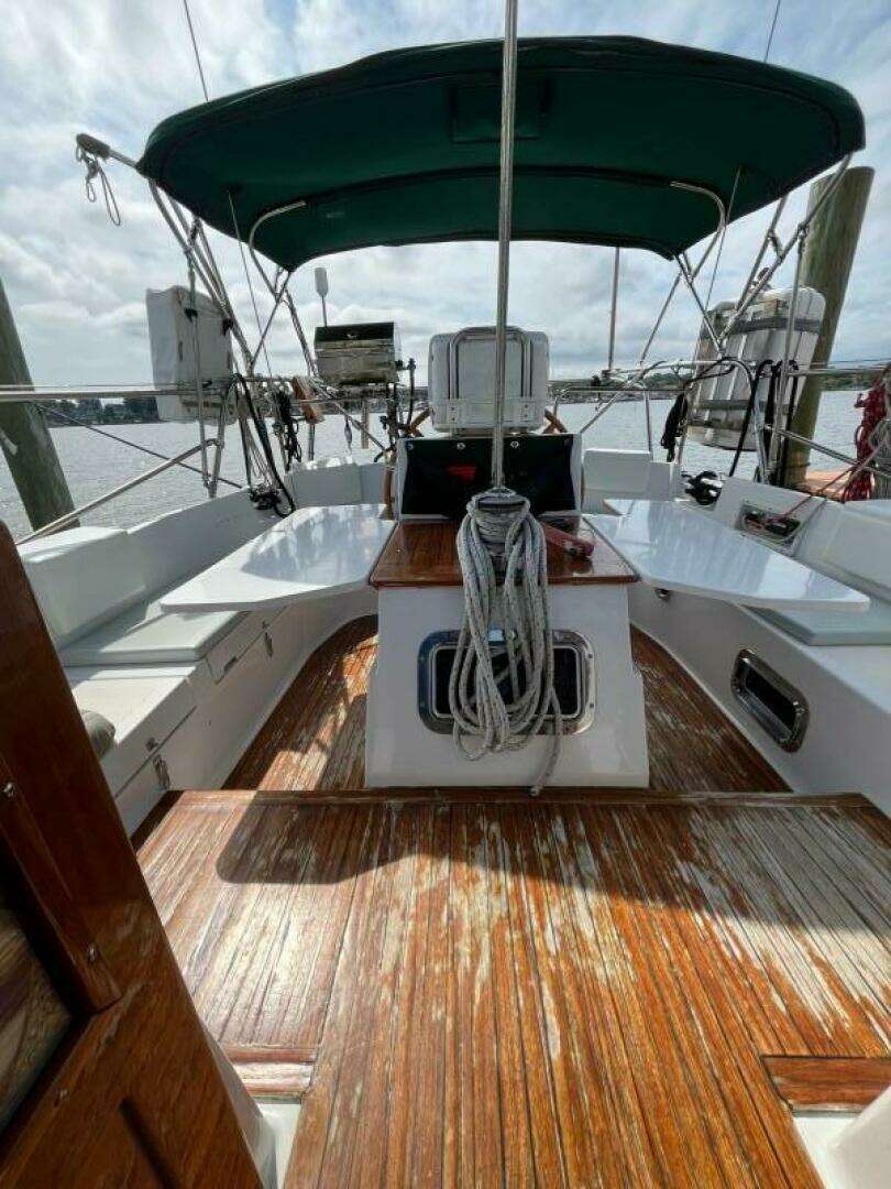 1996 Gozzard Aft Cockpit - Image 9