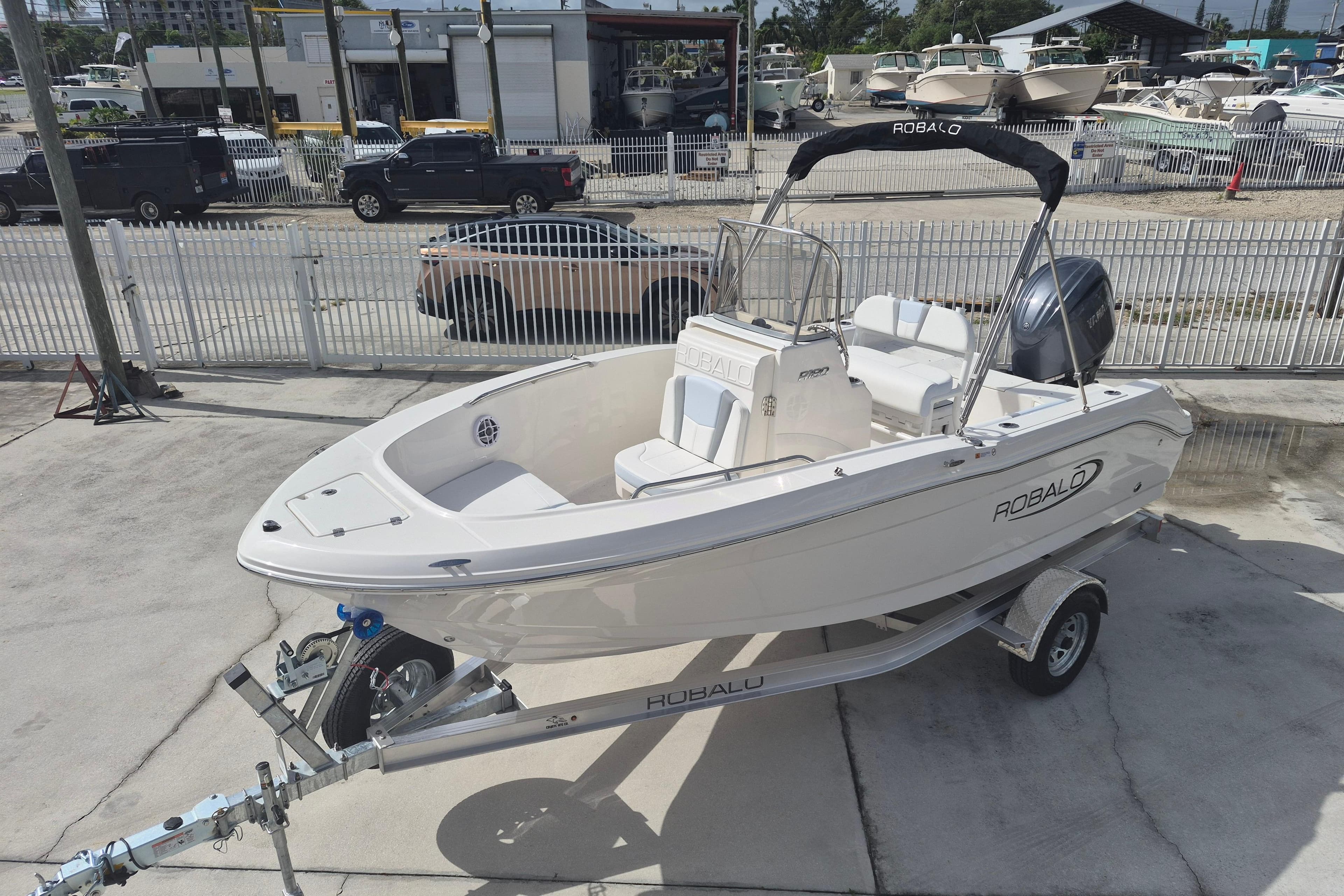 2026 Robalo R180 Center Console