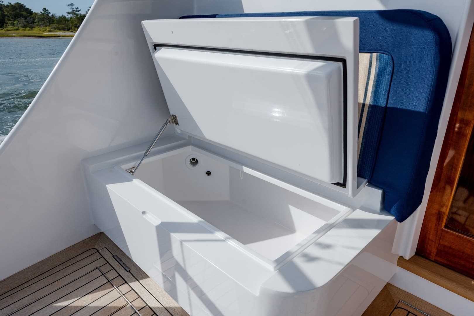 2015 Jarrett Bay Hardtop Express - Image 22