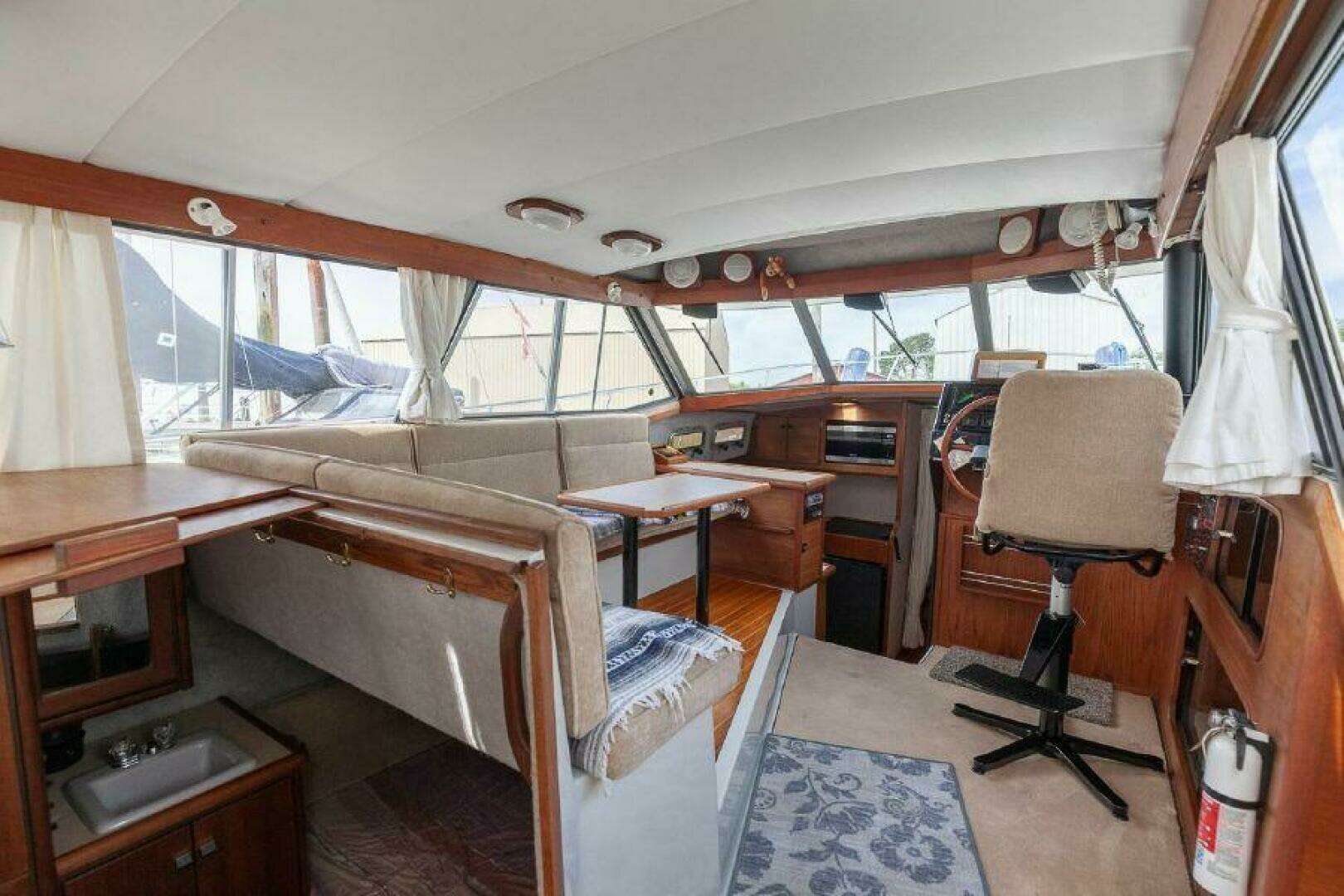 1987 Bayliner 3270 Motoryacht - Image 3