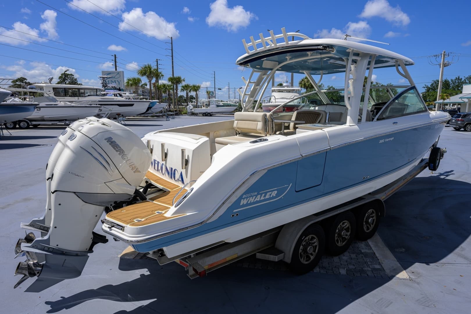 2023 Boston Whaler Vantage - Image 12