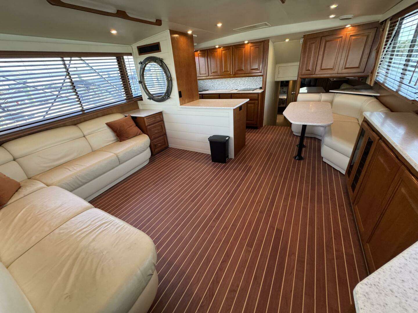 1995 Viking 58 Convertible - Image 15