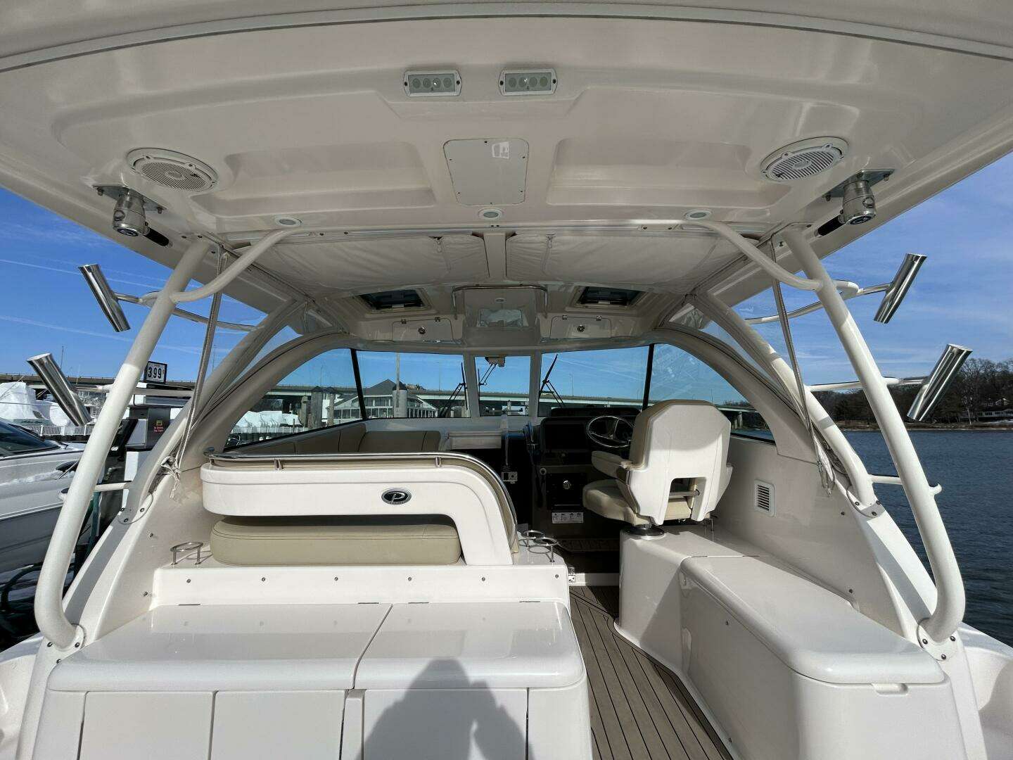 2018 Pursuit OS 385 Offshore - Image 8