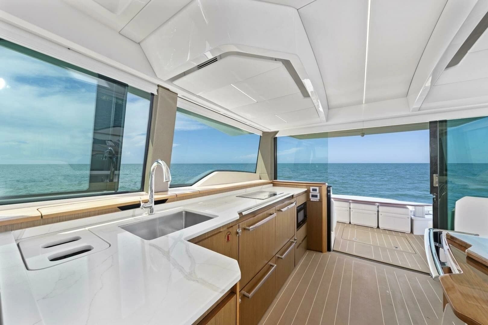 2023 Tiara Yachts EX 60 - Image 28