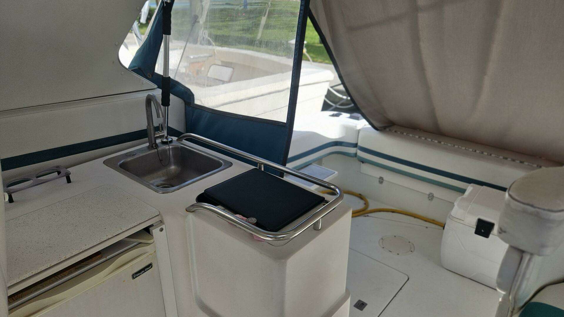 1990 Trojan 11M Express - Image 15
