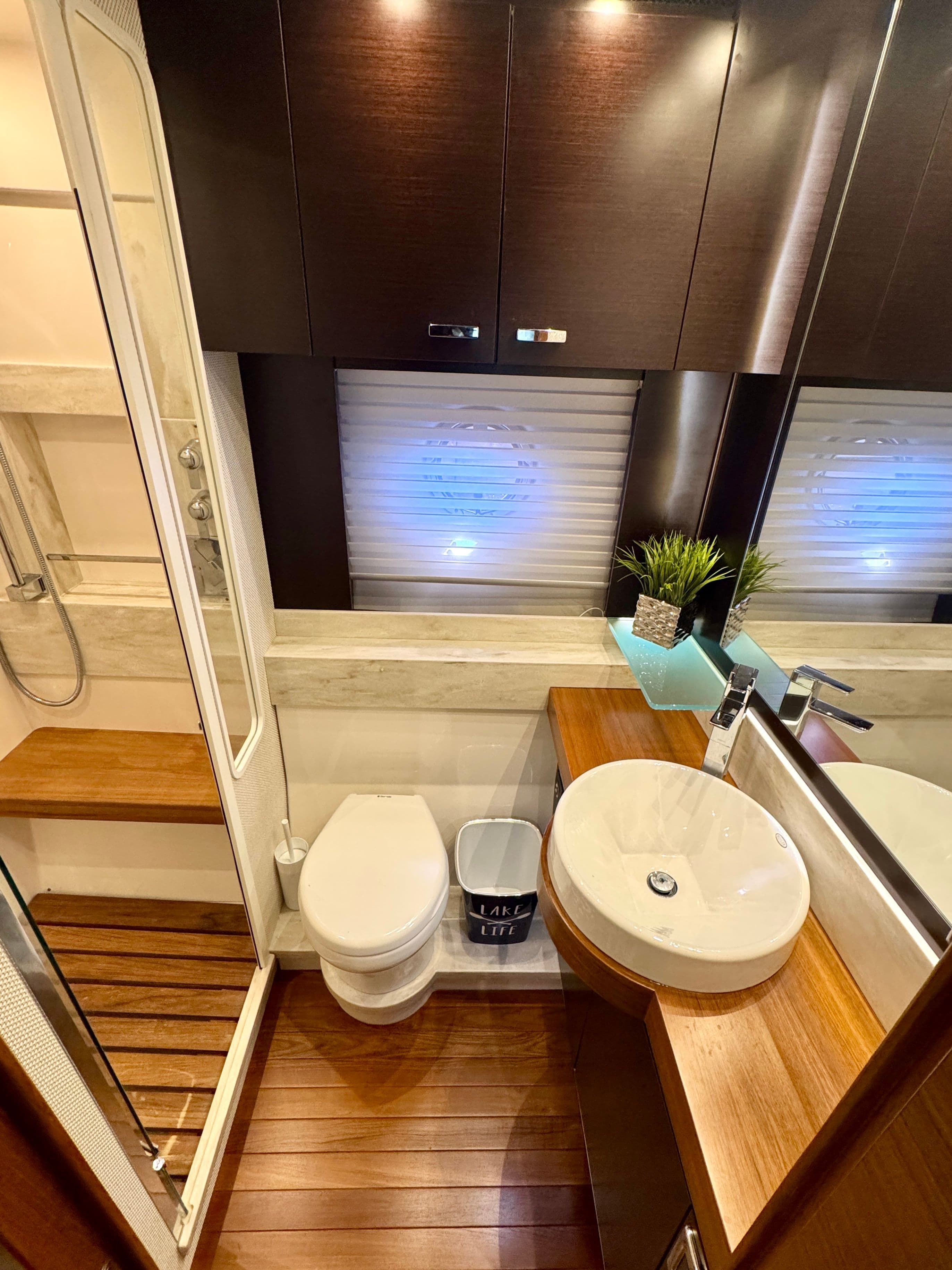 Master StateRoom - Head & Shower