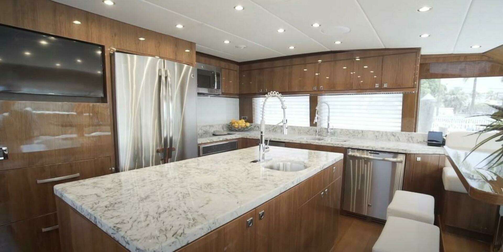 2017 Hargrave Raised Pilothouse - Image 10