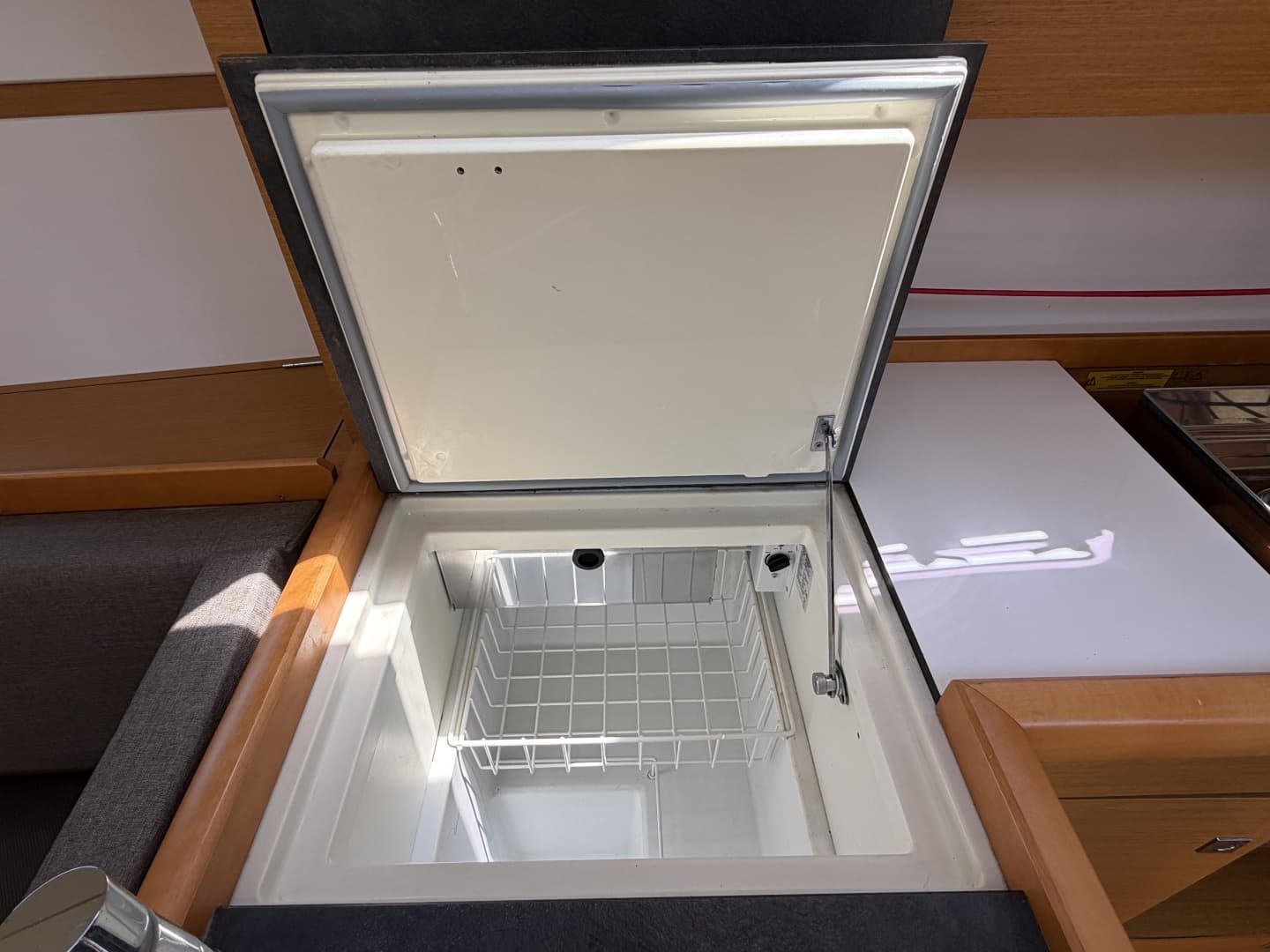 2015 Jeanneau 349 - Image 52