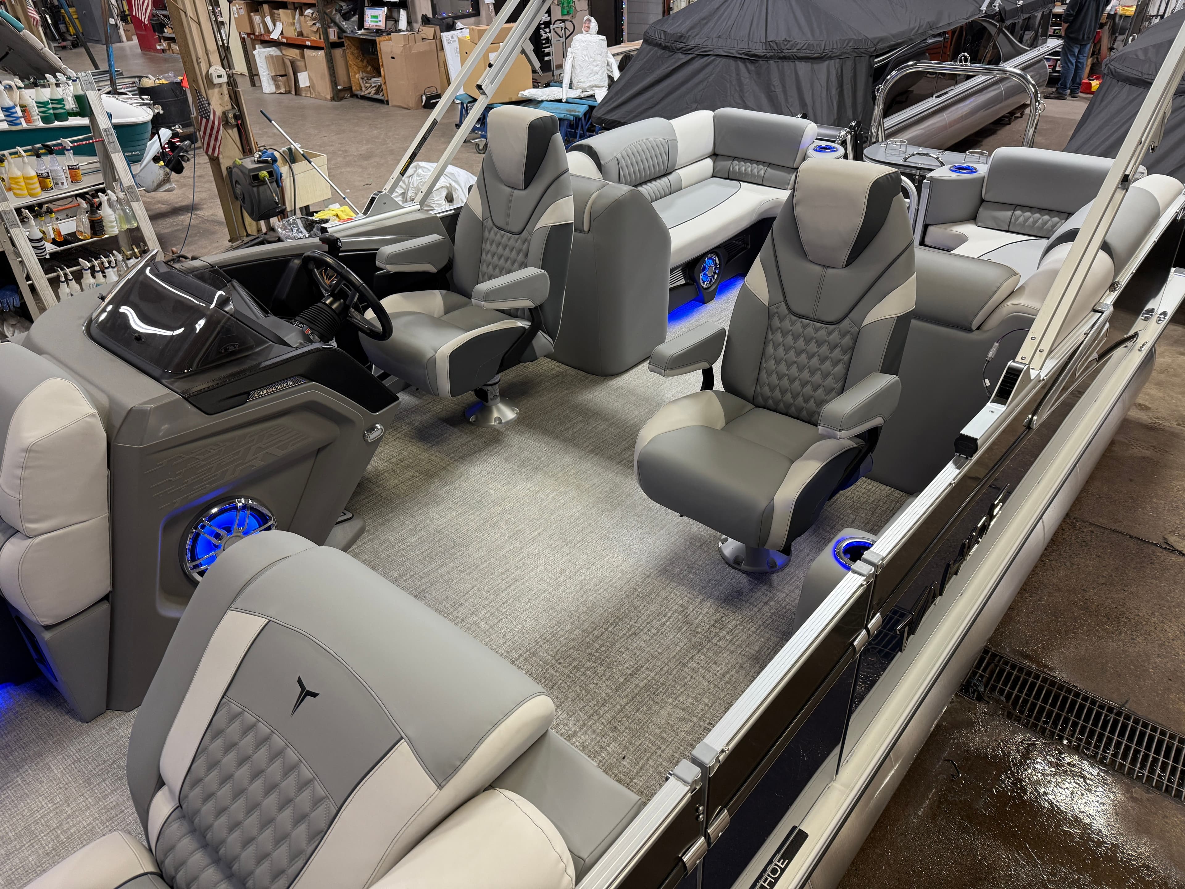 2025 Tahoe Cascade 2385 Quad Lounge Tritoon & Honda 4-Stroke EFI - 3