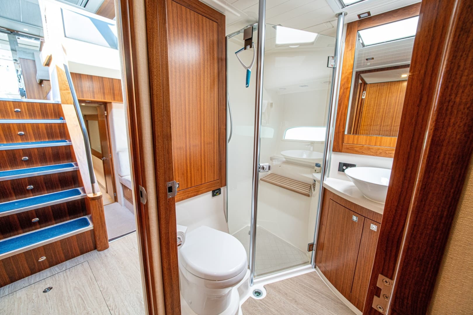 2015 Riviera 6000 Sport Yacht - Image 58