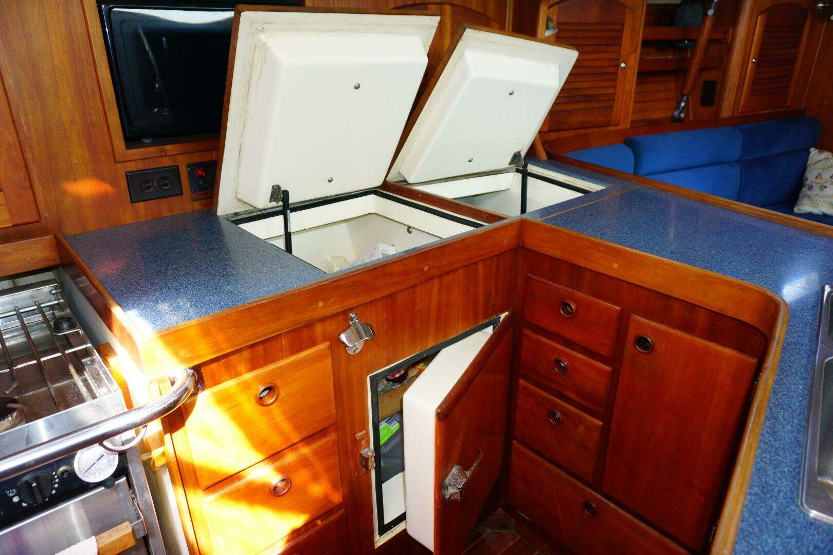 1998 Sabre 402 - Image 23