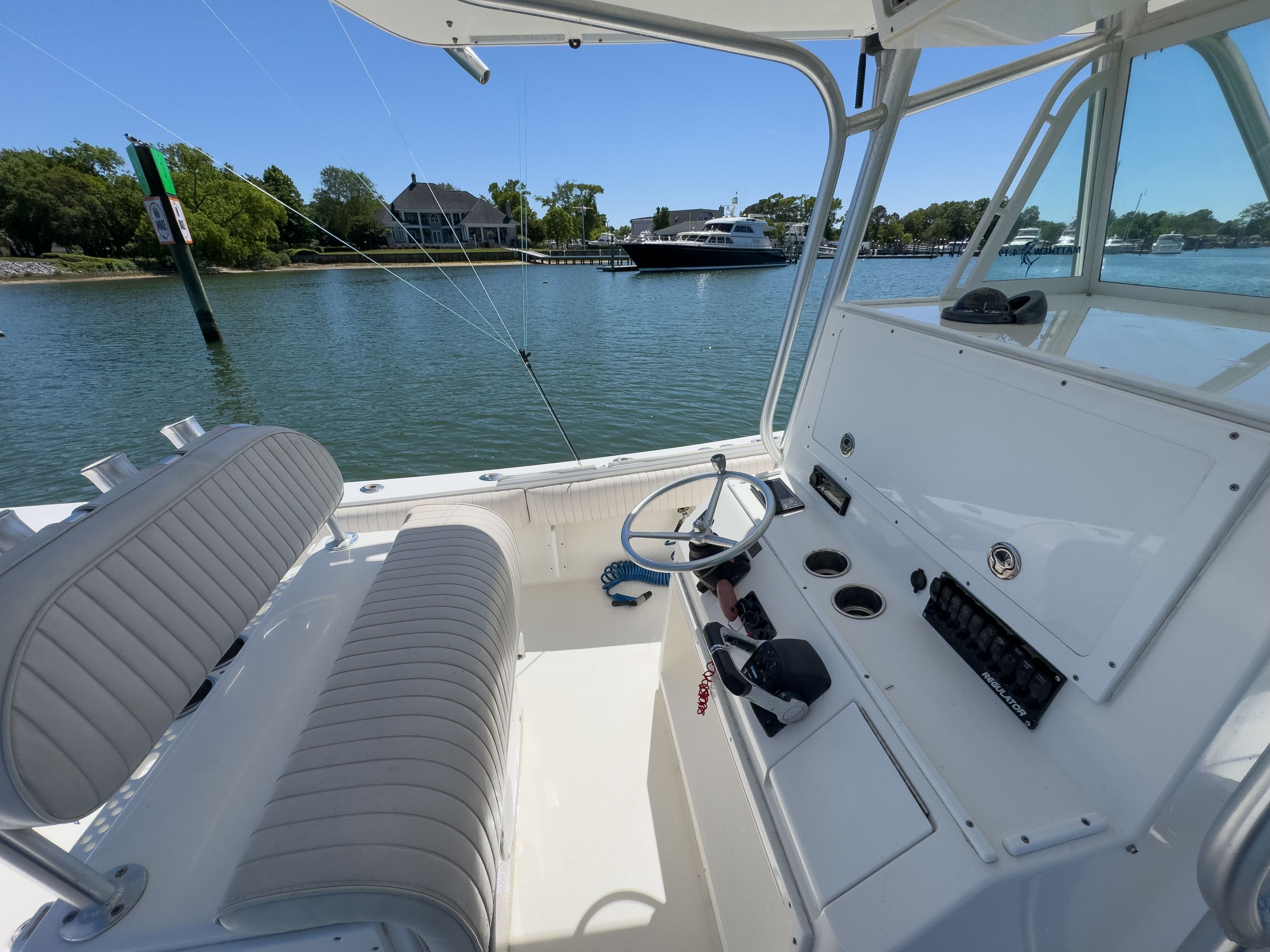 2006 Regulator 29 Forward Seating - 17
