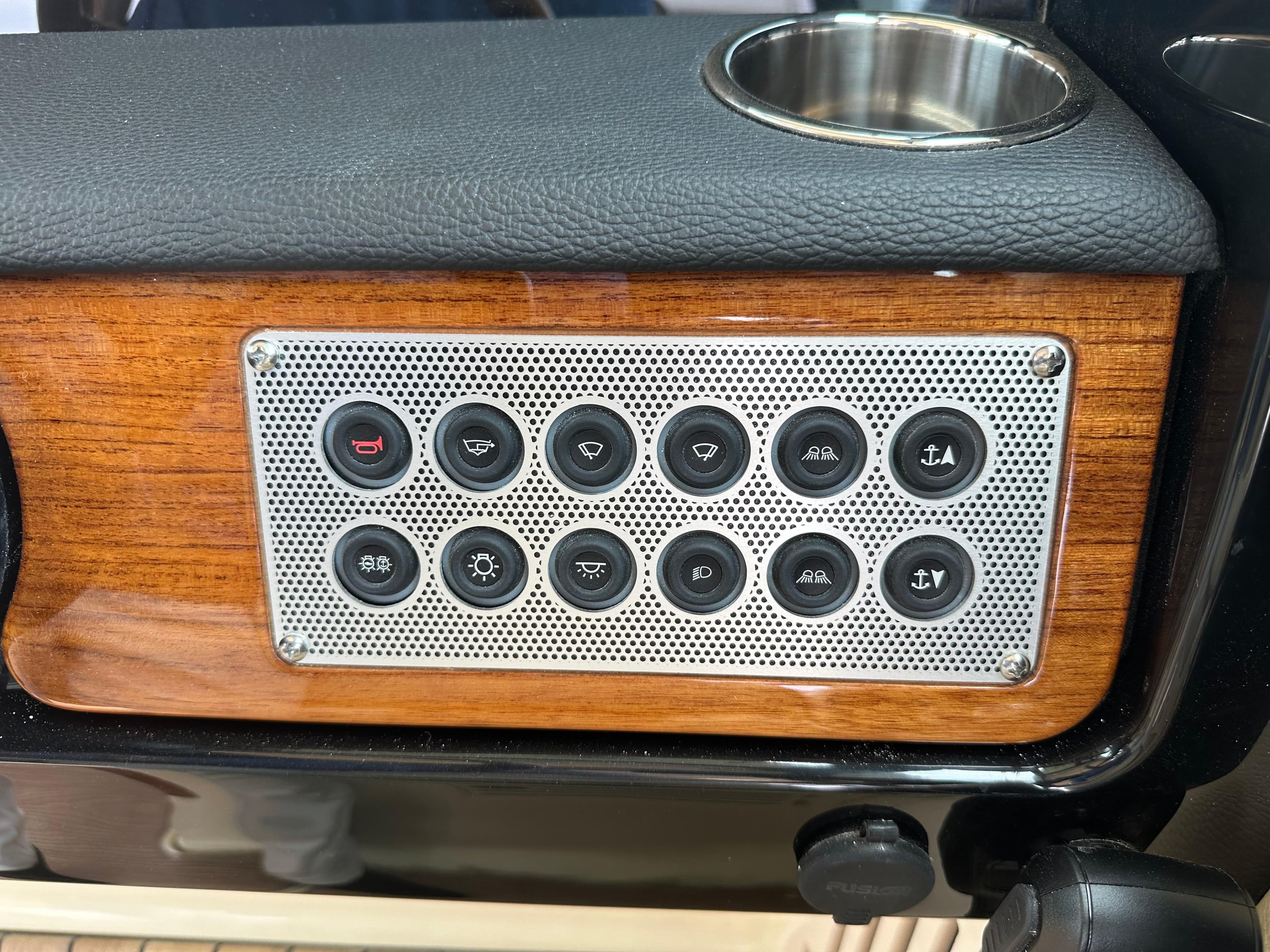 2025 Chris-Craft Calypso 32 - 72