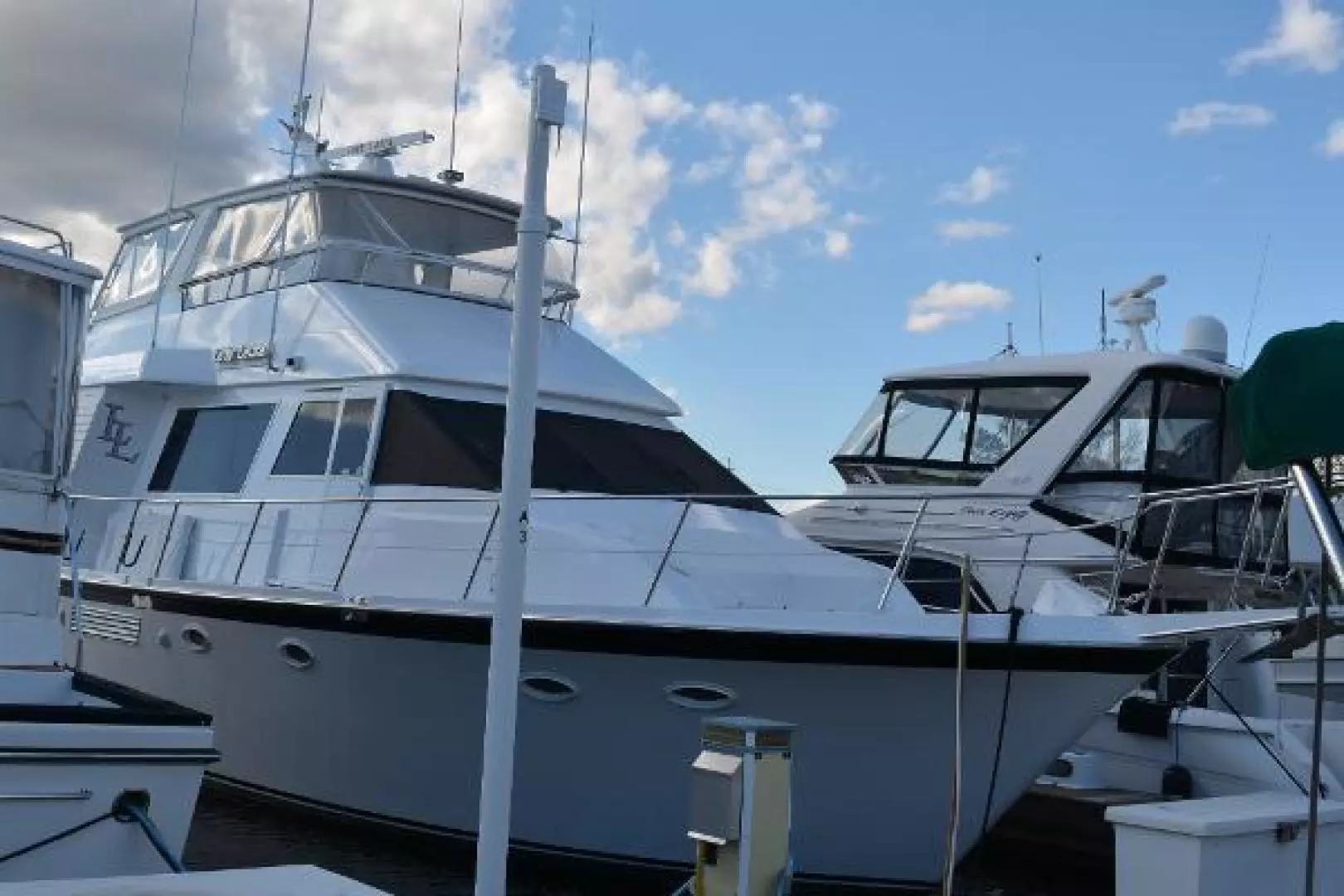 1989 Viking Motor Yacht - Image 2