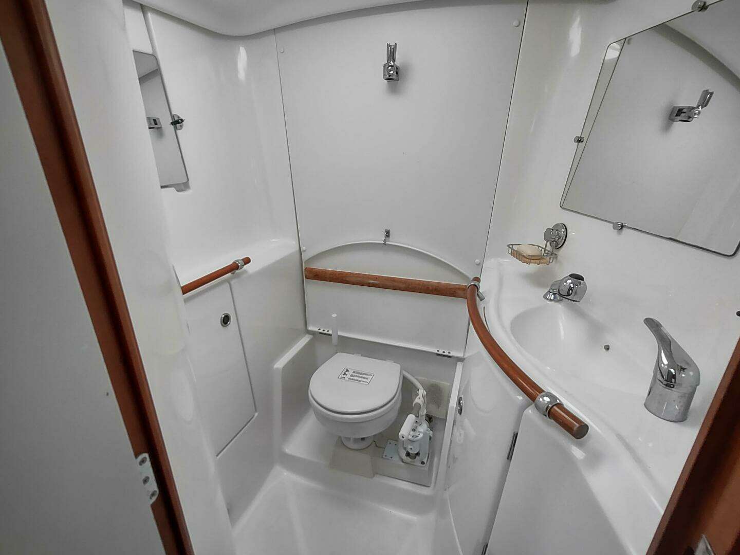 2004 Beneteau 393 - Image 32
