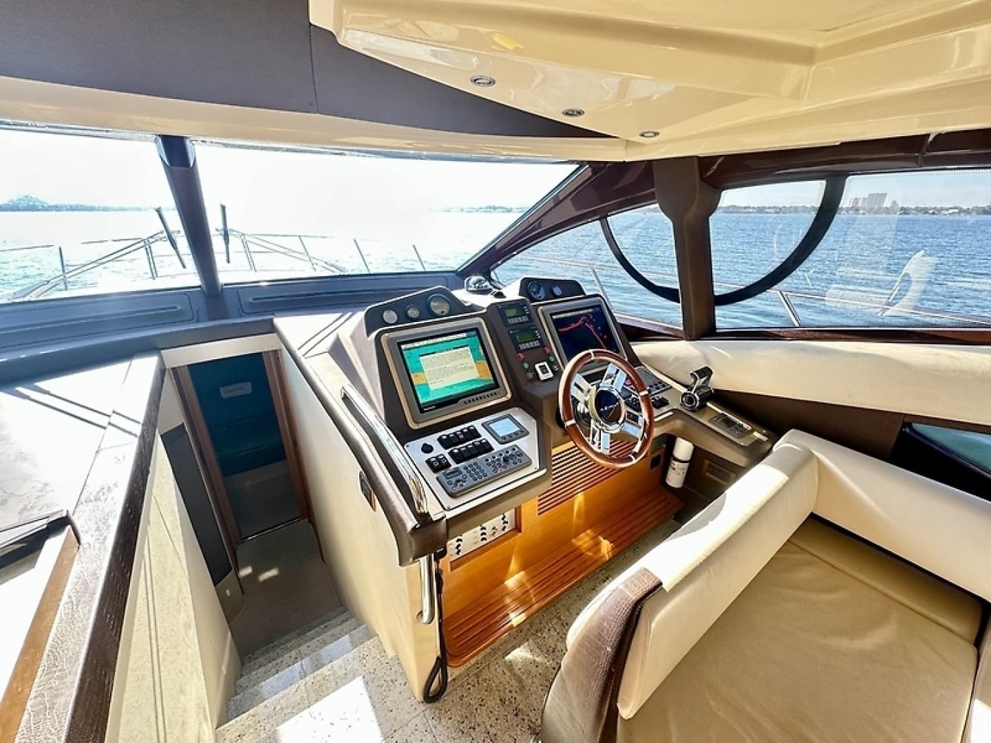 2011 Azimut FlyBridge - Image 20