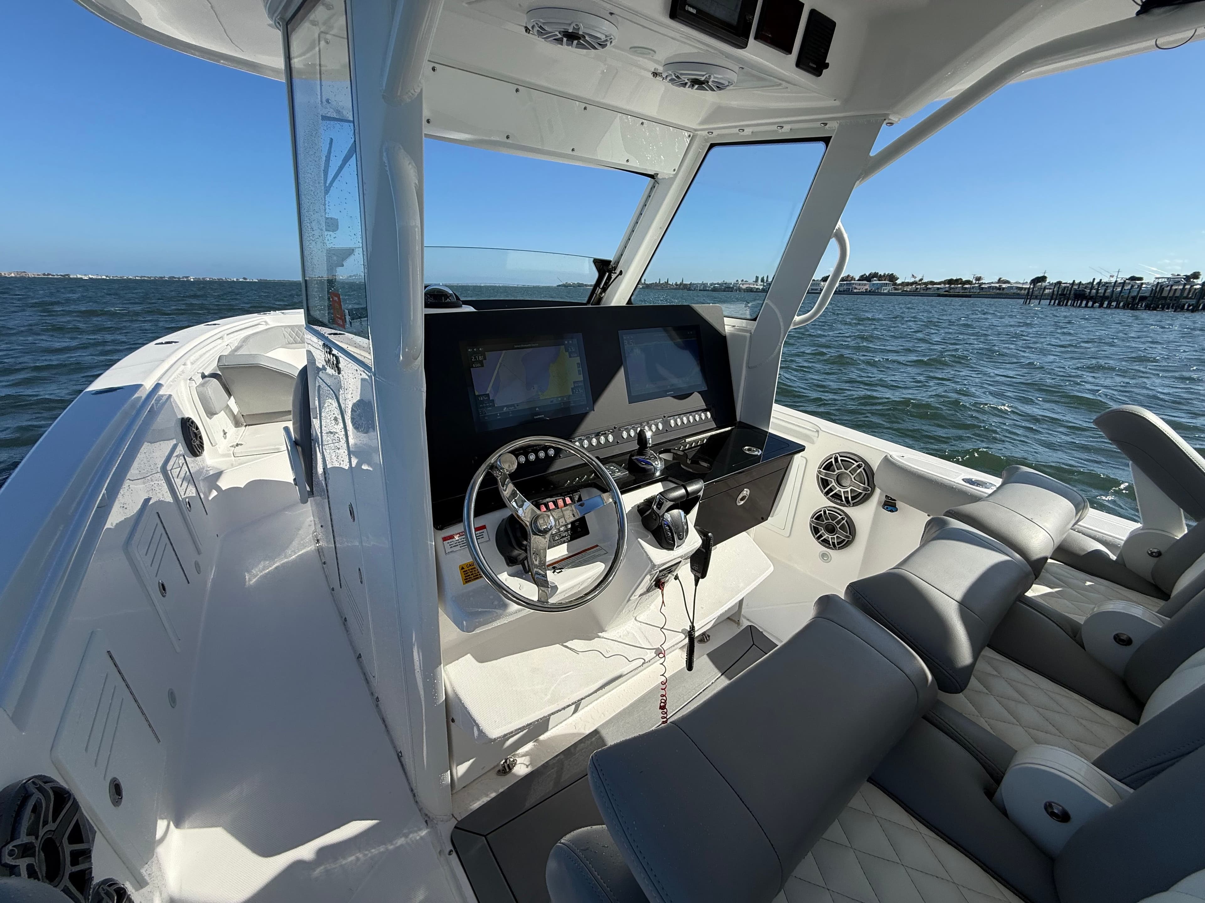 2021 EVERGLADES 365 CC - Image 17