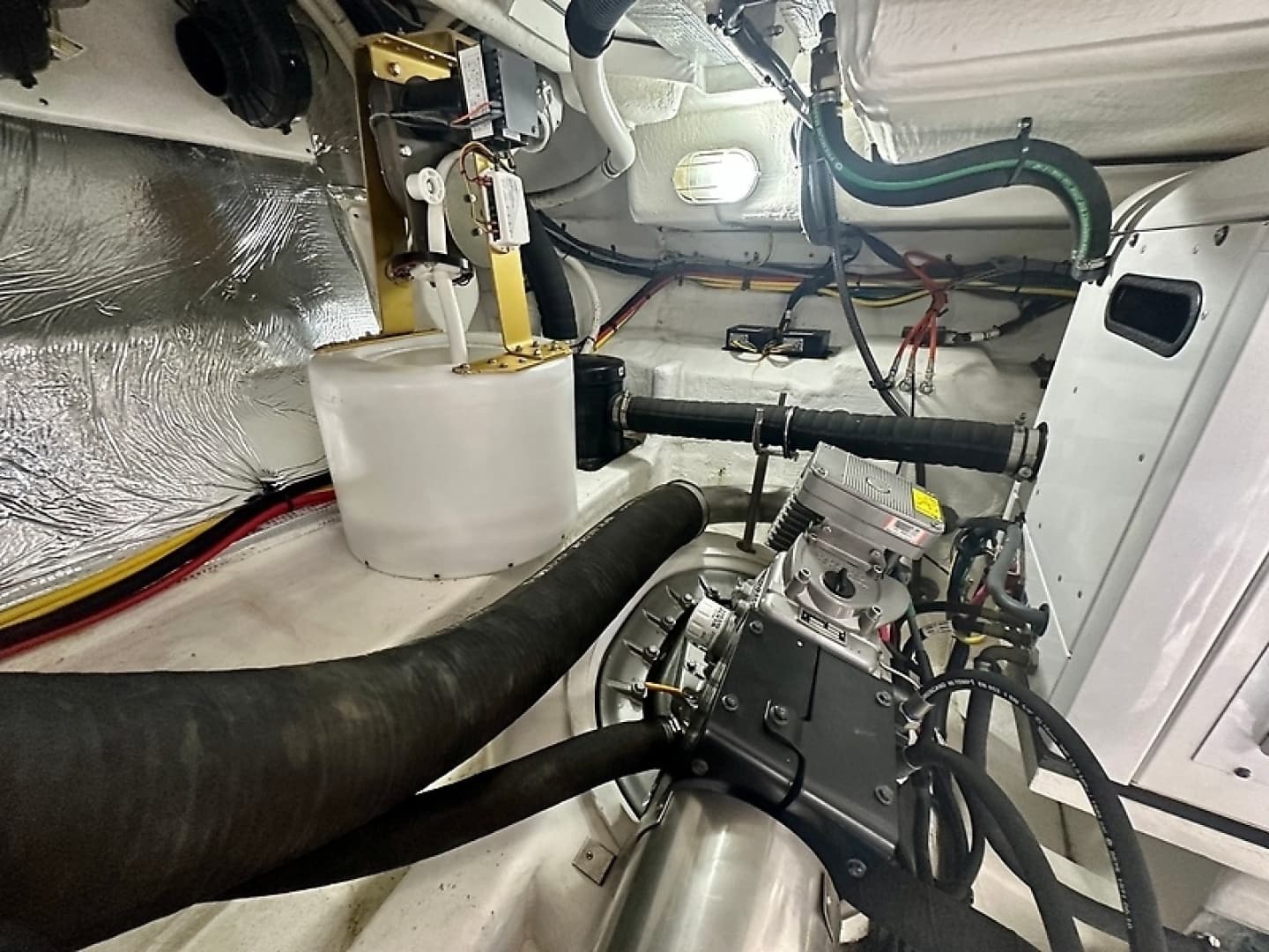 2016 Cruisers Yachts Cantius - Image 44