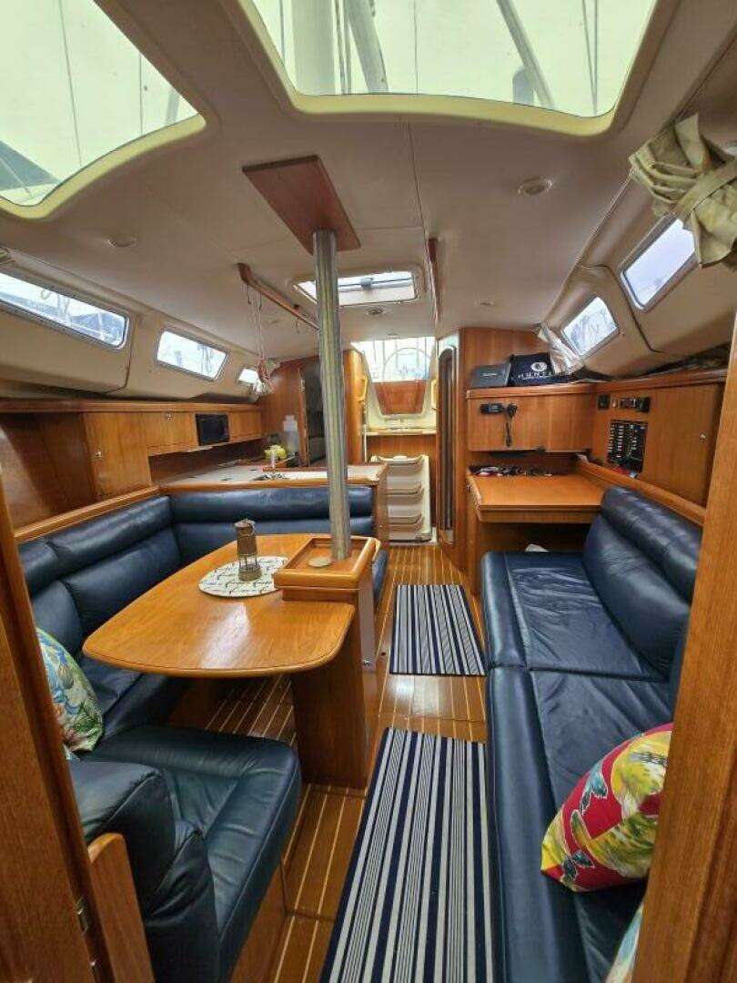 2002 Hunter 356 - Image 18