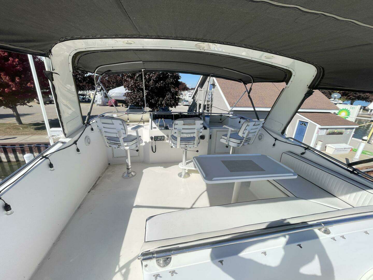 1993 Viking 50 Motor Yacht - Image 31