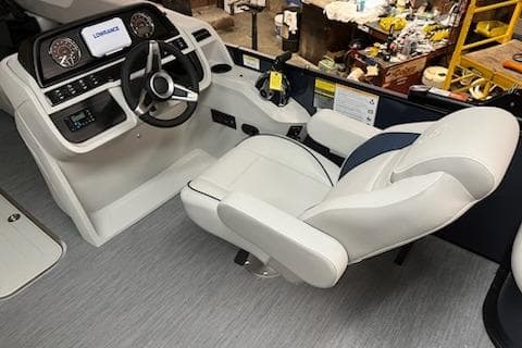 2026 Sweetwater 2286SFL boat interior with modern steering console and comfortable captain's chair.
