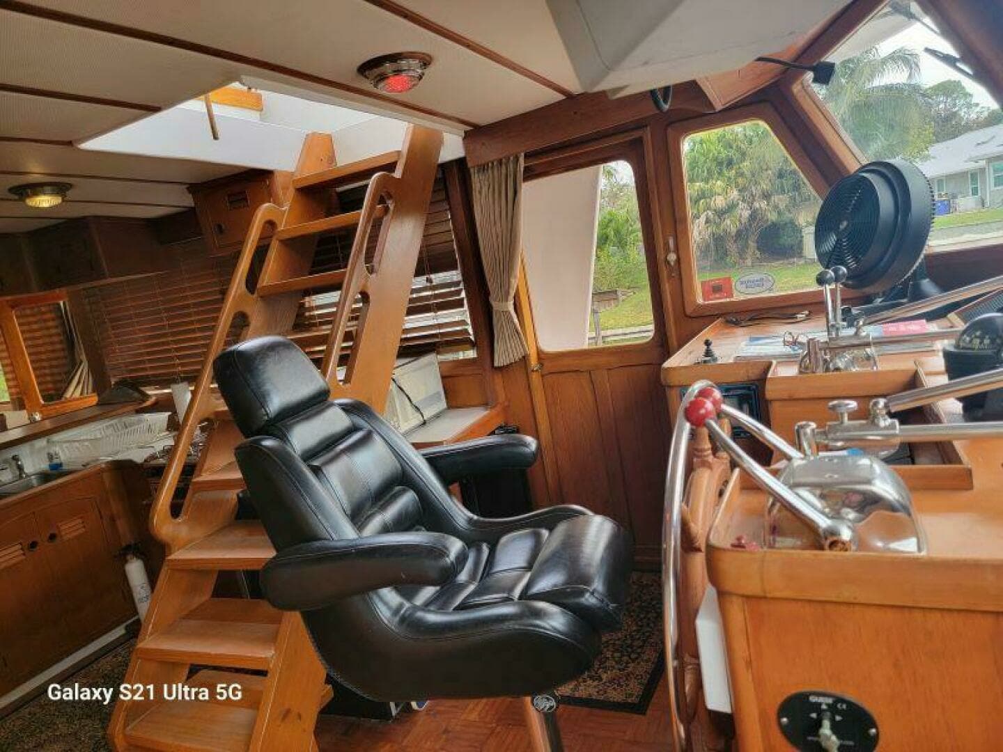 1987 Marine Trader Wide Body - Image 34