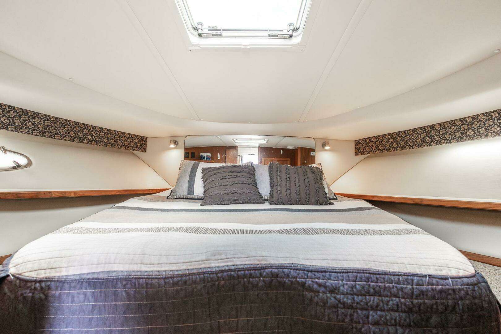 2002 Tiara Yachts 35 Open - Image 14