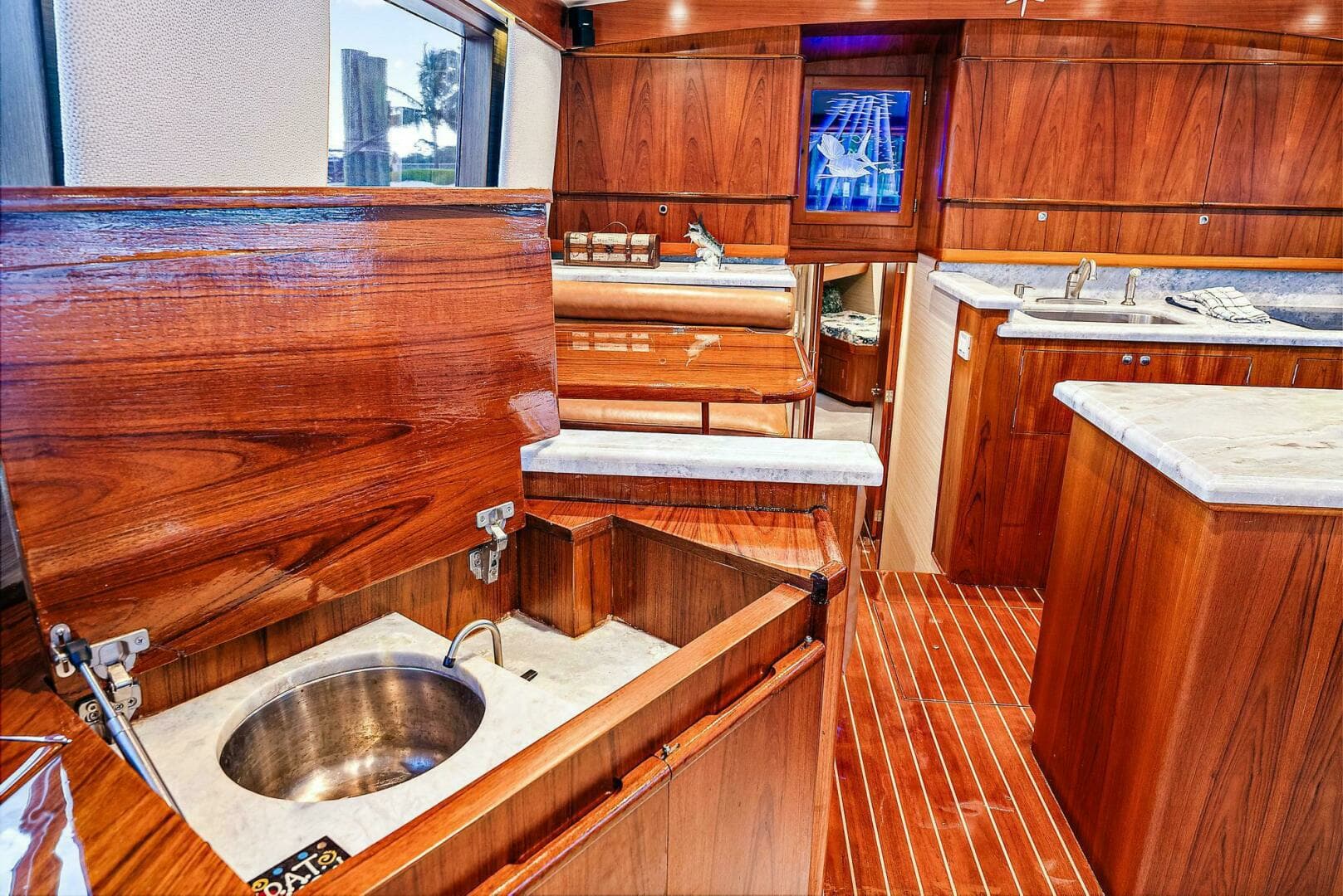 1990 Monterey Custom Sport Fish - Image 17