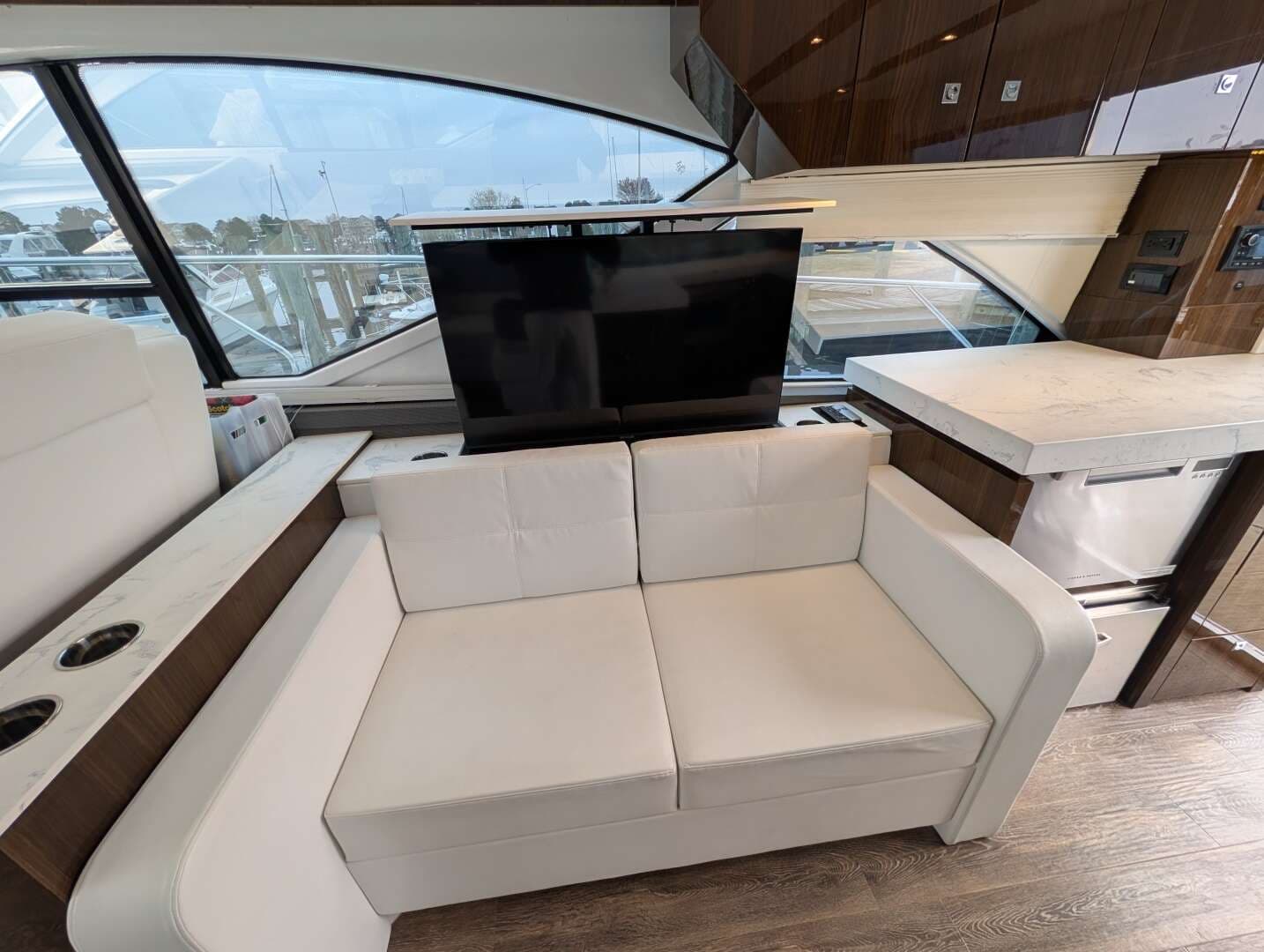 2022 Cruisers Yachts 54 Cantius - Image 8