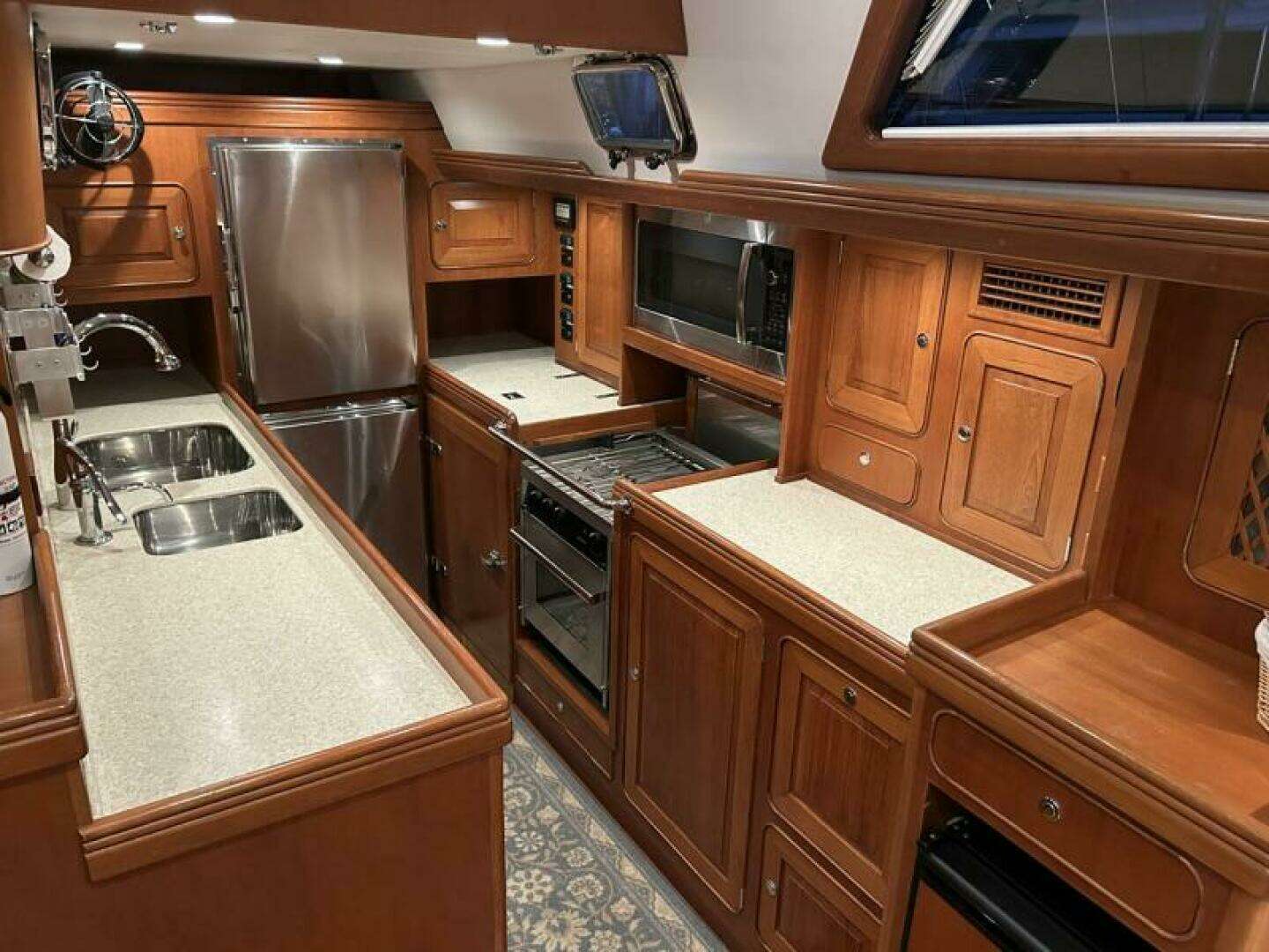 2011 Hylas 70 - Image 35