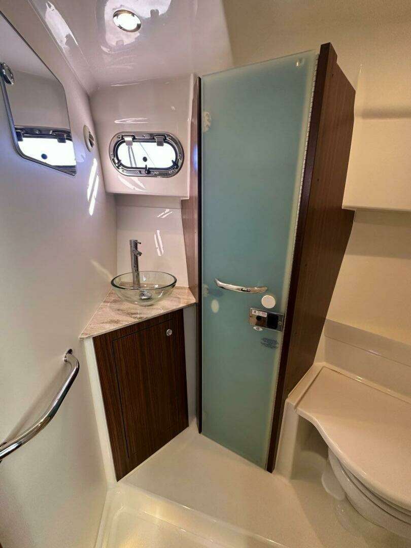 2020 Pursuit 355 OS - Image 30