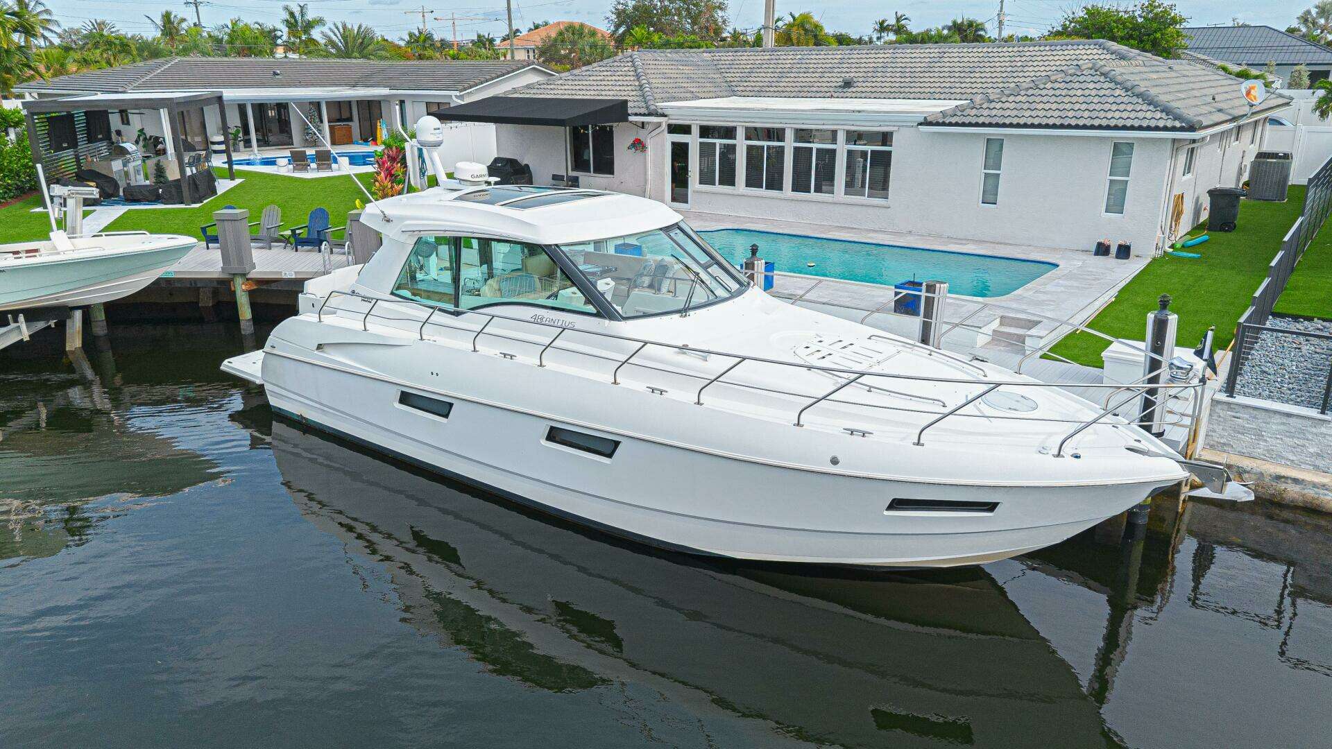 2012 Cruisers Yachts 48 Cantius - Image 2